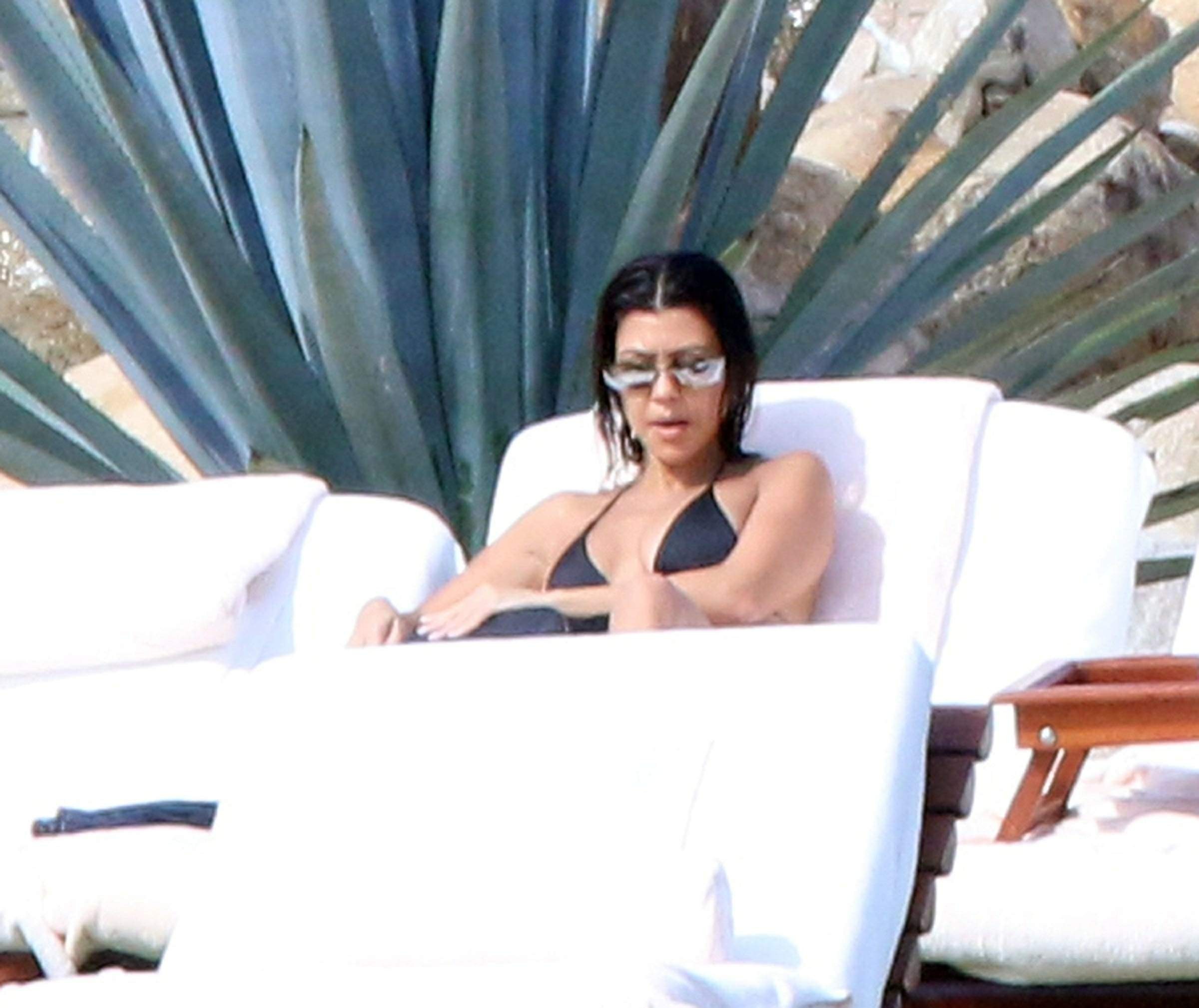 kourtney-kardashian-sofia-richie-bikini-20 kourtney kardashian sofia richie bikini 20