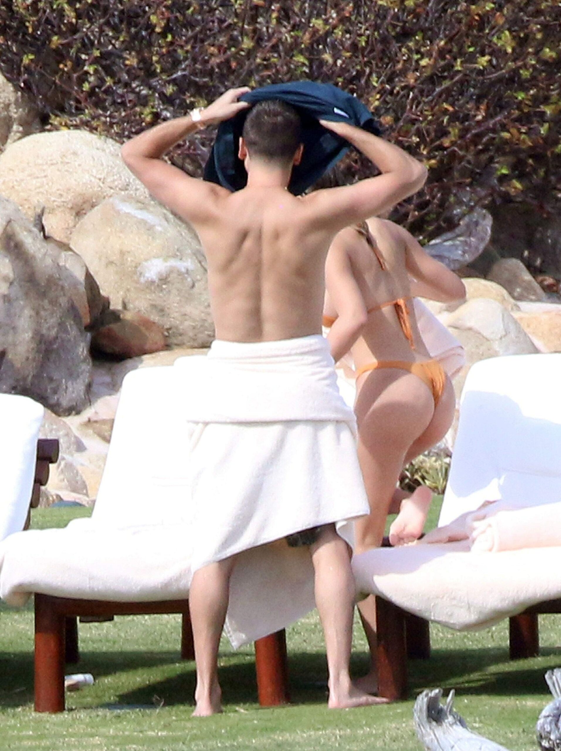 kourtney-kardashian-sofia-richie-bikini-24 kourtney kardashian sofia richie bikini 24 scaled