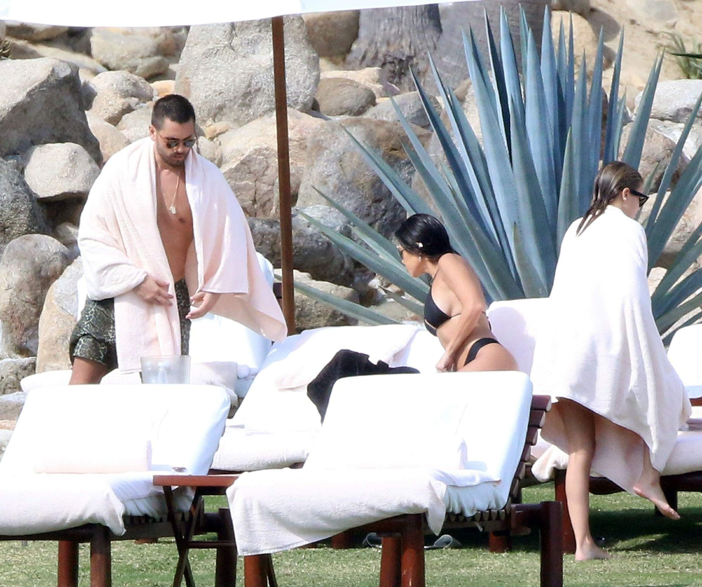 kourtney-kardashian-sofia-richie-bikini-32 kourtney kardashian sofia richie bikini 32