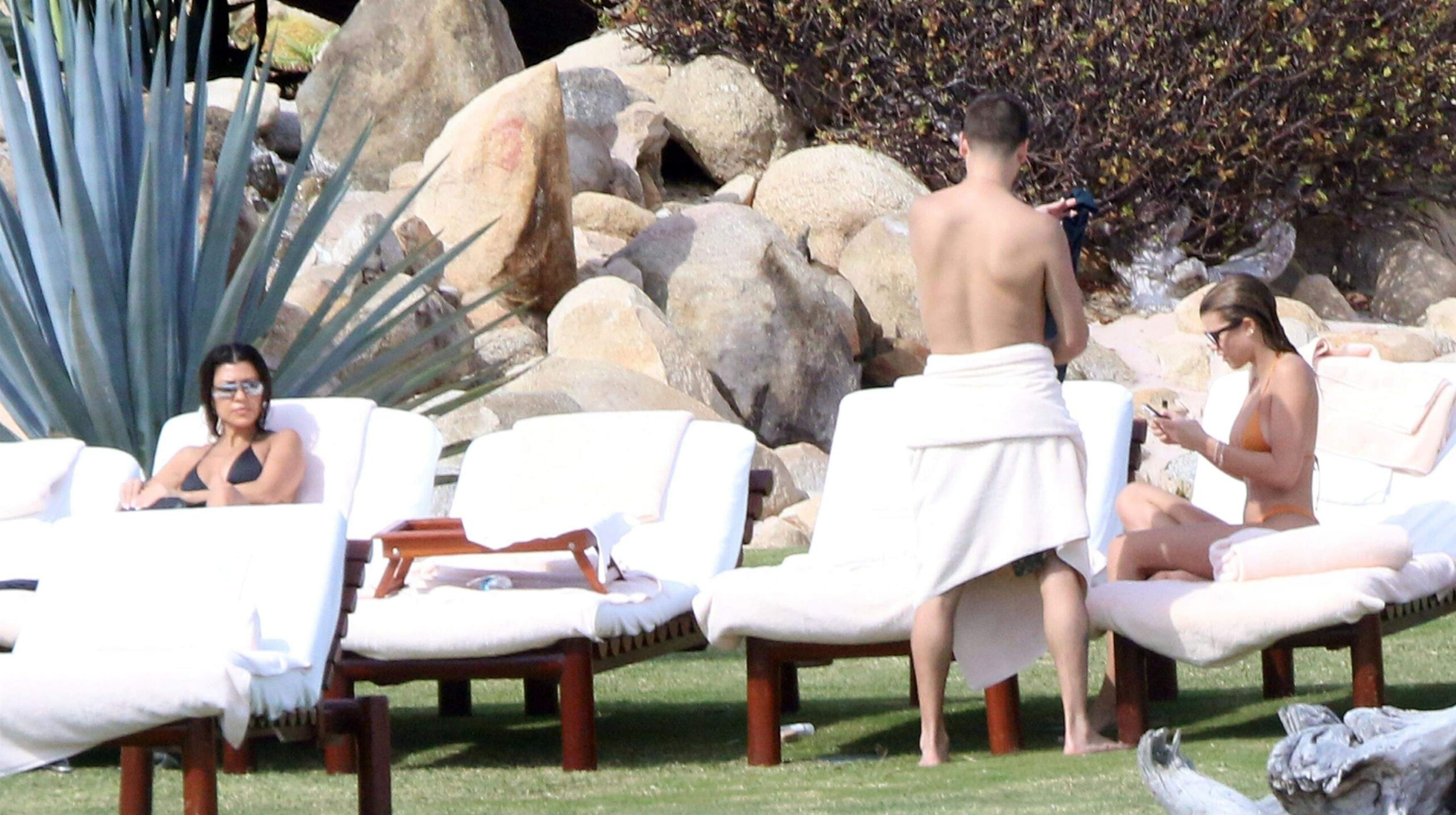 kourtney-kardashian-sofia-richie-bikini-33 kourtney kardashian sofia richie bikini 33 scaled