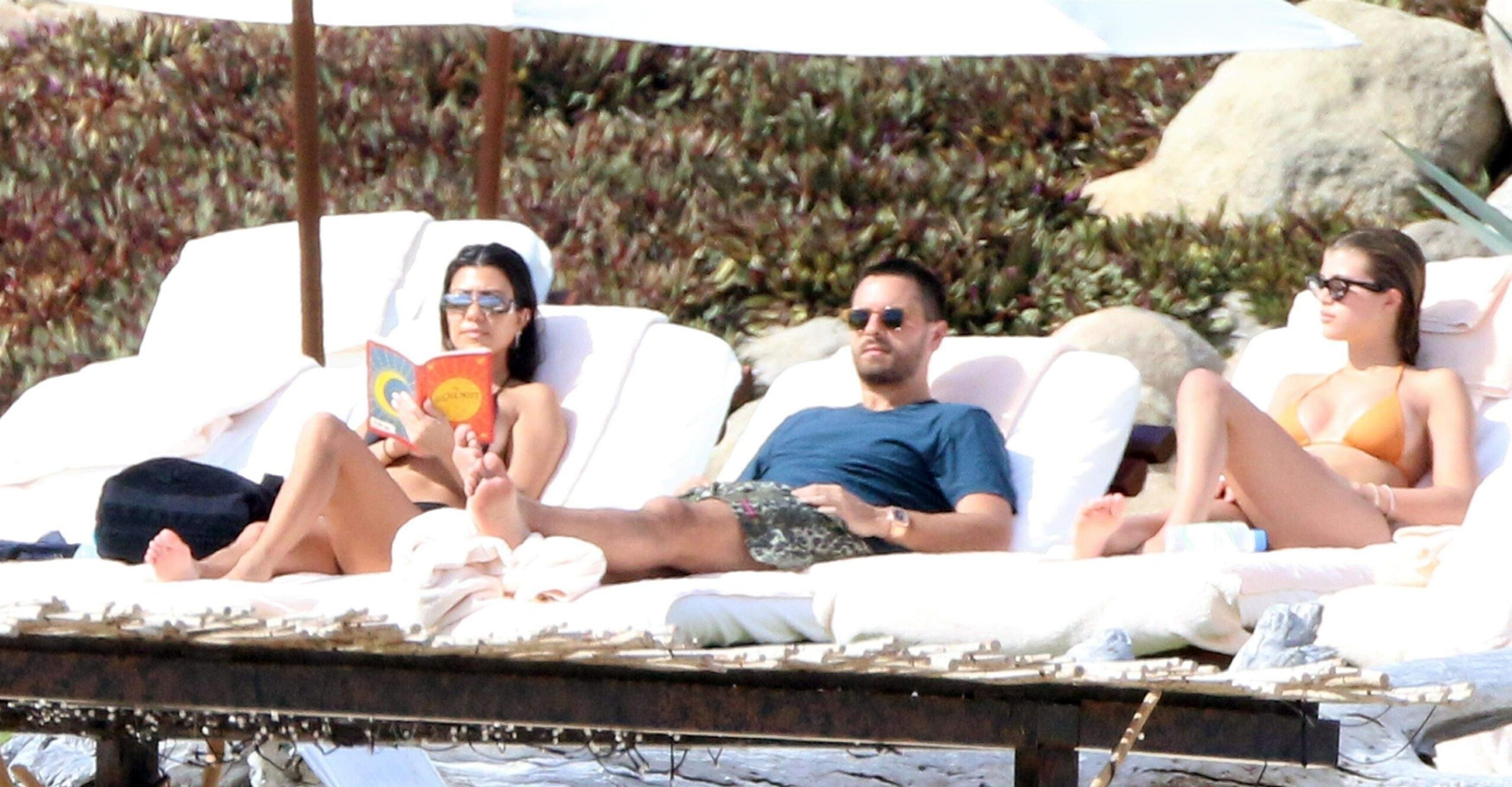 kourtney-kardashian-sofia-richie-bikini-37 kourtney kardashian sofia richie bikini 37 scaled