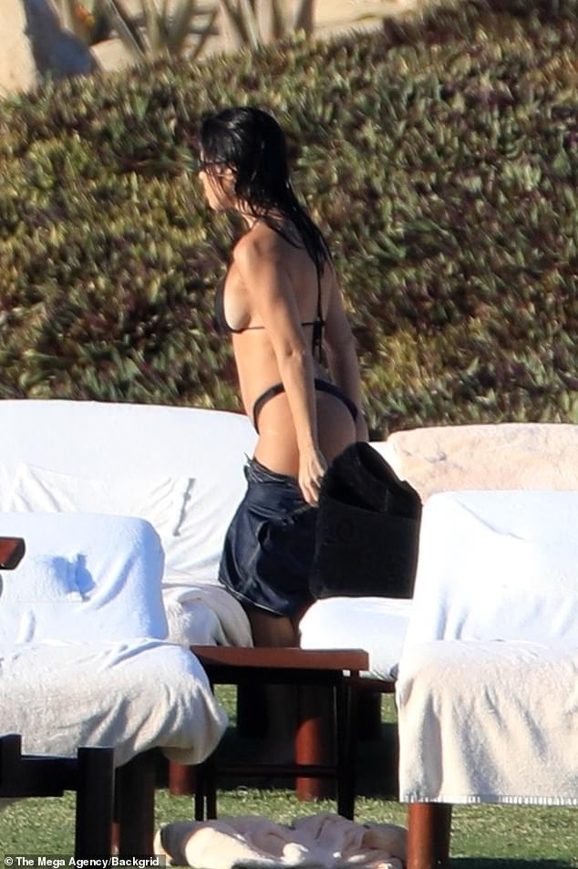 kourtney-kardashian-sofia-richie-bikini-4 kourtney kardashian sofia richie bikini 4