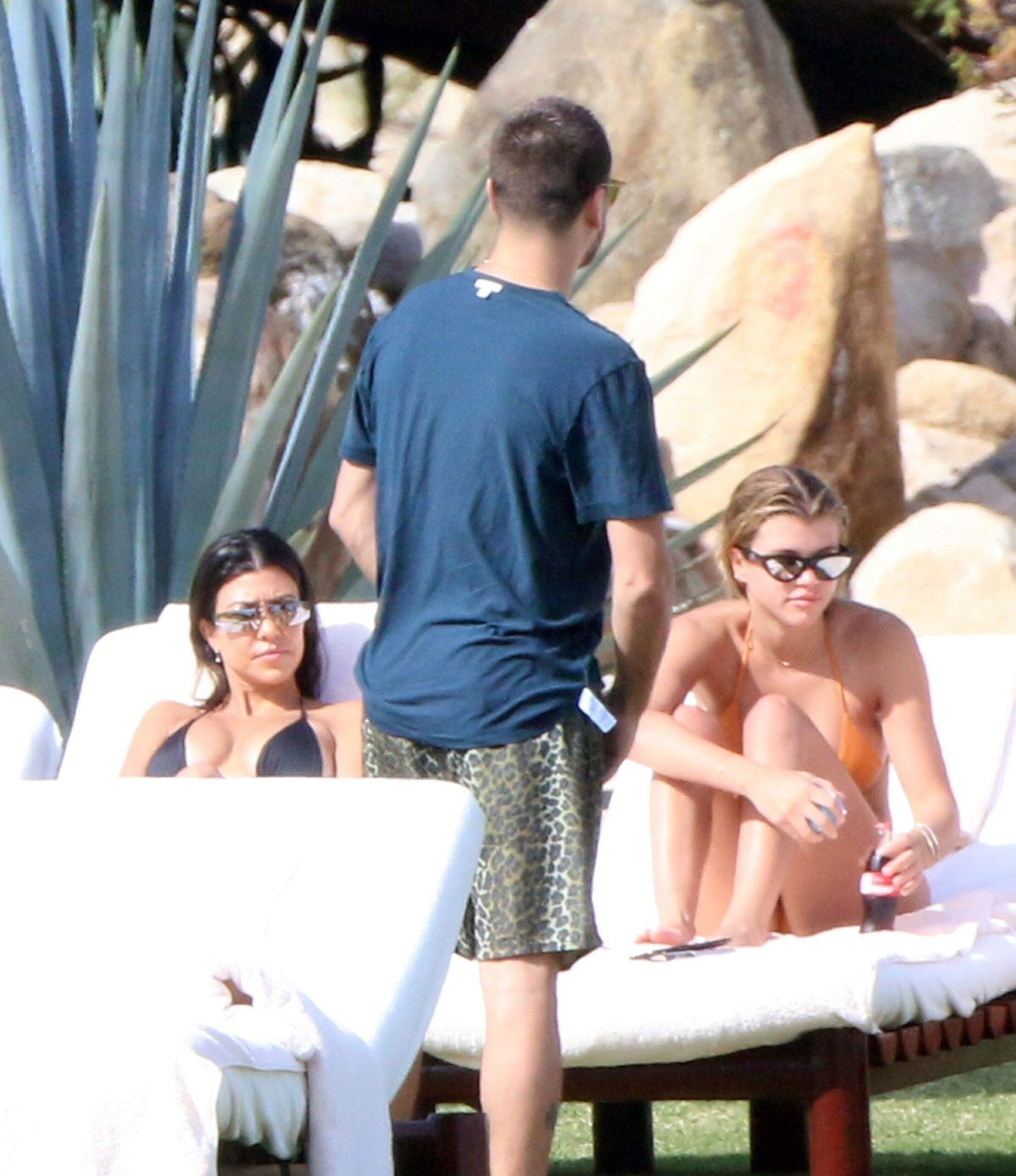 kourtney-kardashian-sofia-richie-bikini-41 kourtney kardashian sofia richie bikini 41 scaled