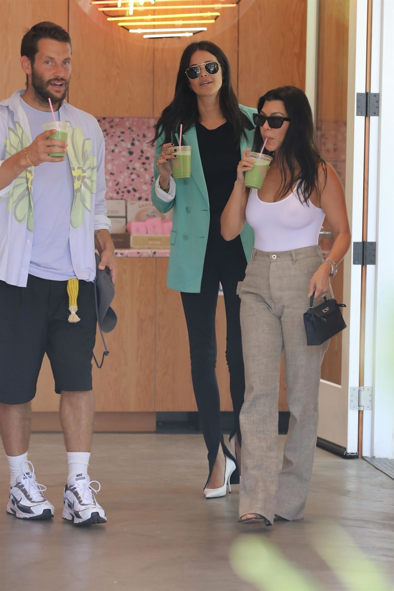 kourtney-kardashian-tits-in-la-thefappening-cfd-11 kourtney kardashian tits in la thefappening cfd 11