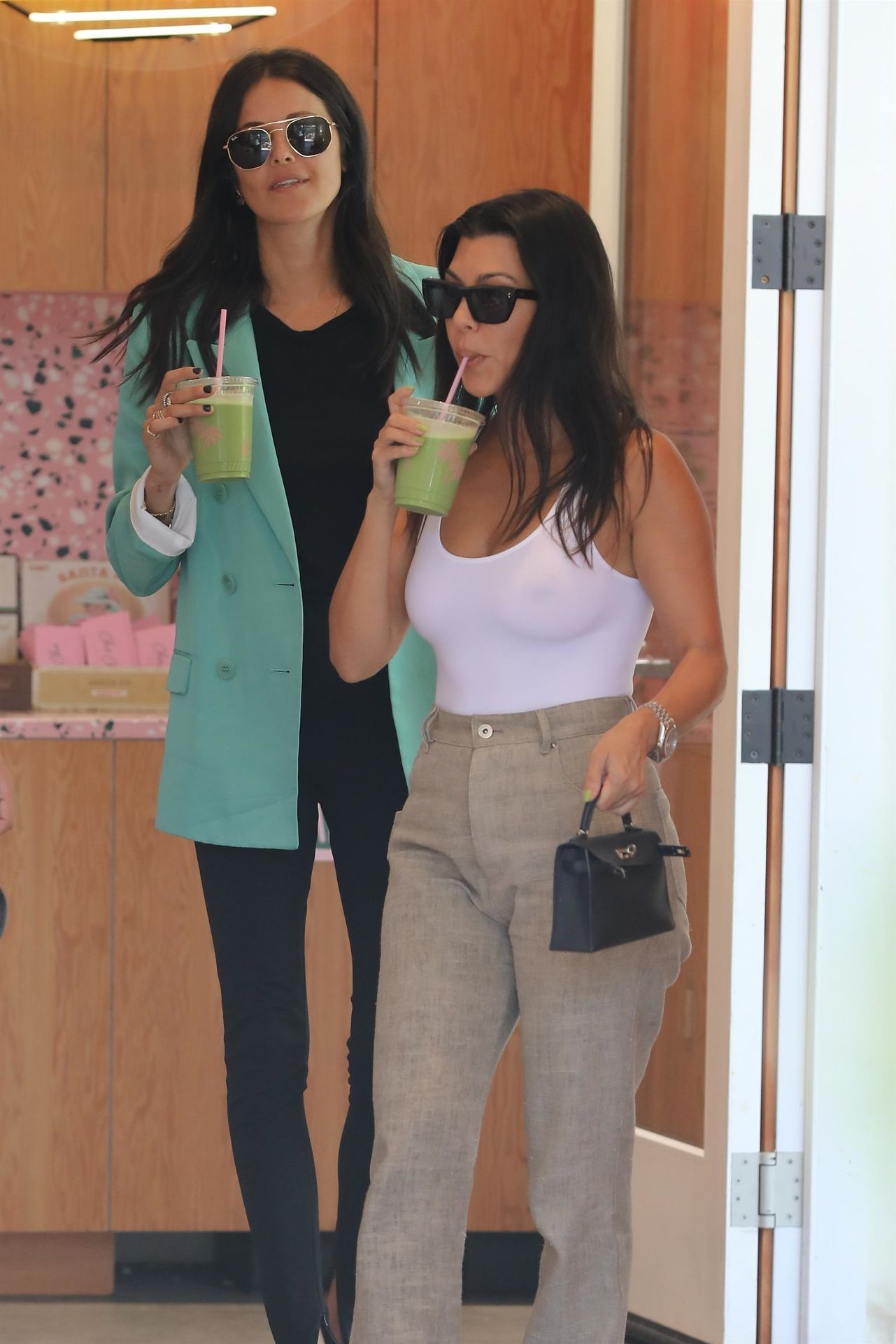 kourtney-kardashian-tits-in-la-thefappening-cfd-13 kourtney kardashian tits in la thefappening cfd 13