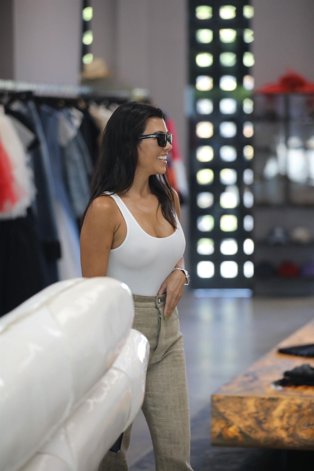 kourtney-kardashian-tits-in-la-thefappening-cfd-17 kourtney kardashian tits in la thefappening cfd 17