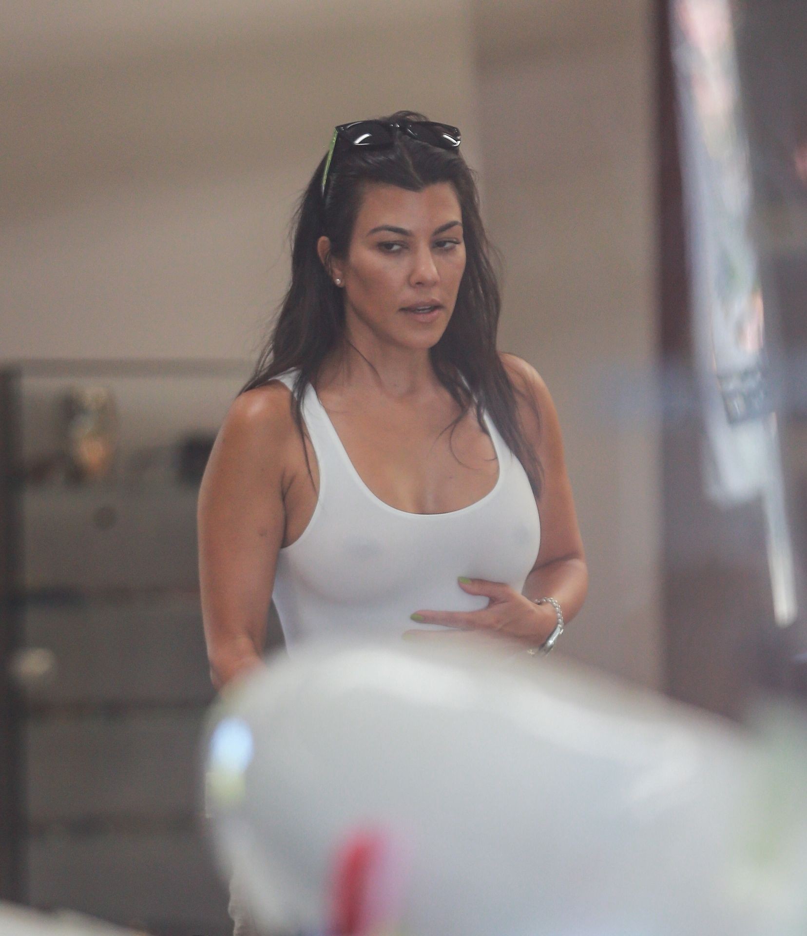 kourtney-kardashian-tits-in-la-thefappening-cfd-26 kourtney kardashian tits in la thefappening cfd 26