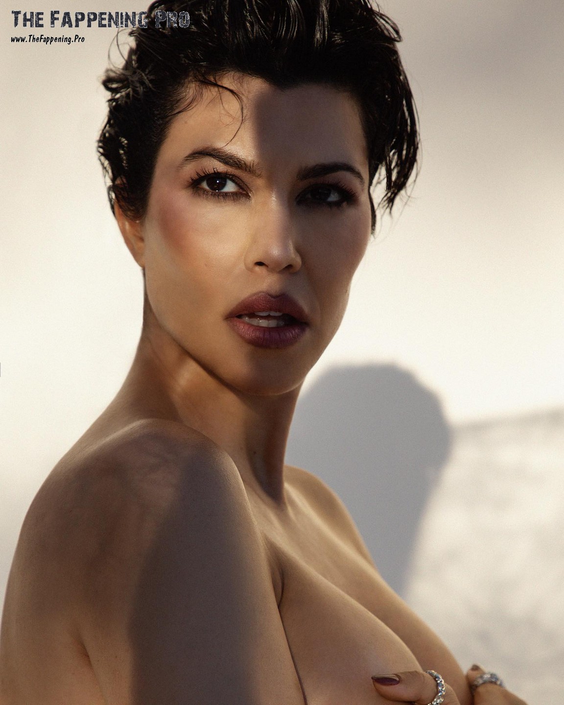 kourtney-kardashian-topless-thefappening-cfd-4 kourtney kardashian topless thefappening cfd 4