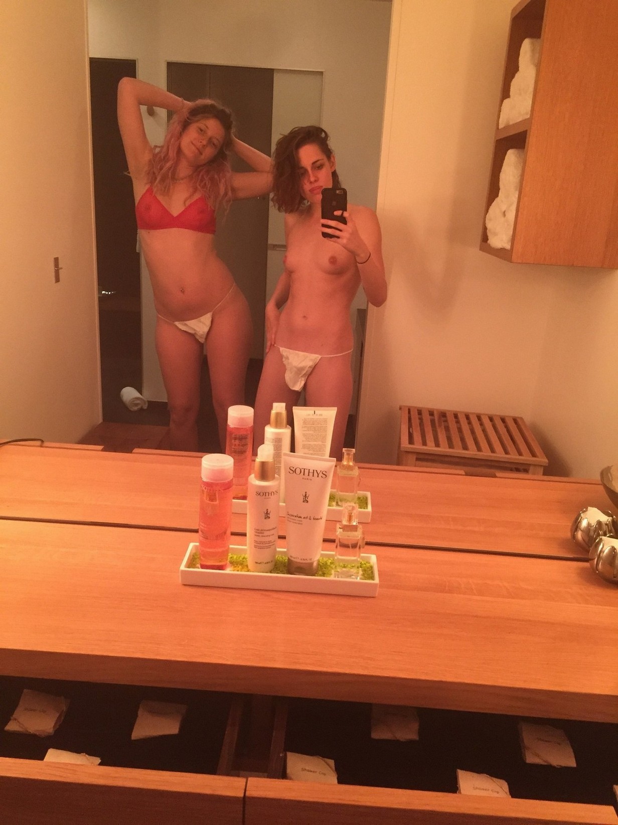 kristen-stewart-and-dylan-meyer-thefappening-cfd-4-1 Kristen Stewart And Dylan Meyer Nude