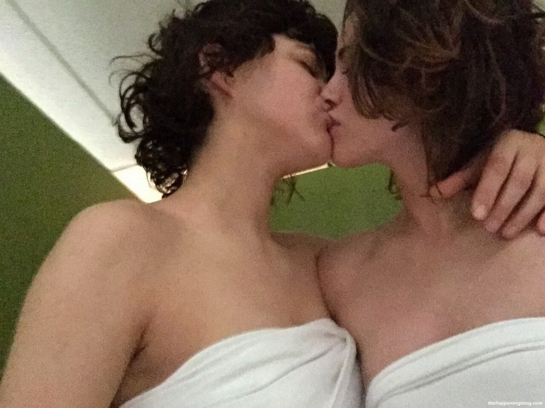 kristen-stewart-and-dylan-meyer-thefappening-cfd-6 Kristen Stewart And Dylan Meyer Leaks