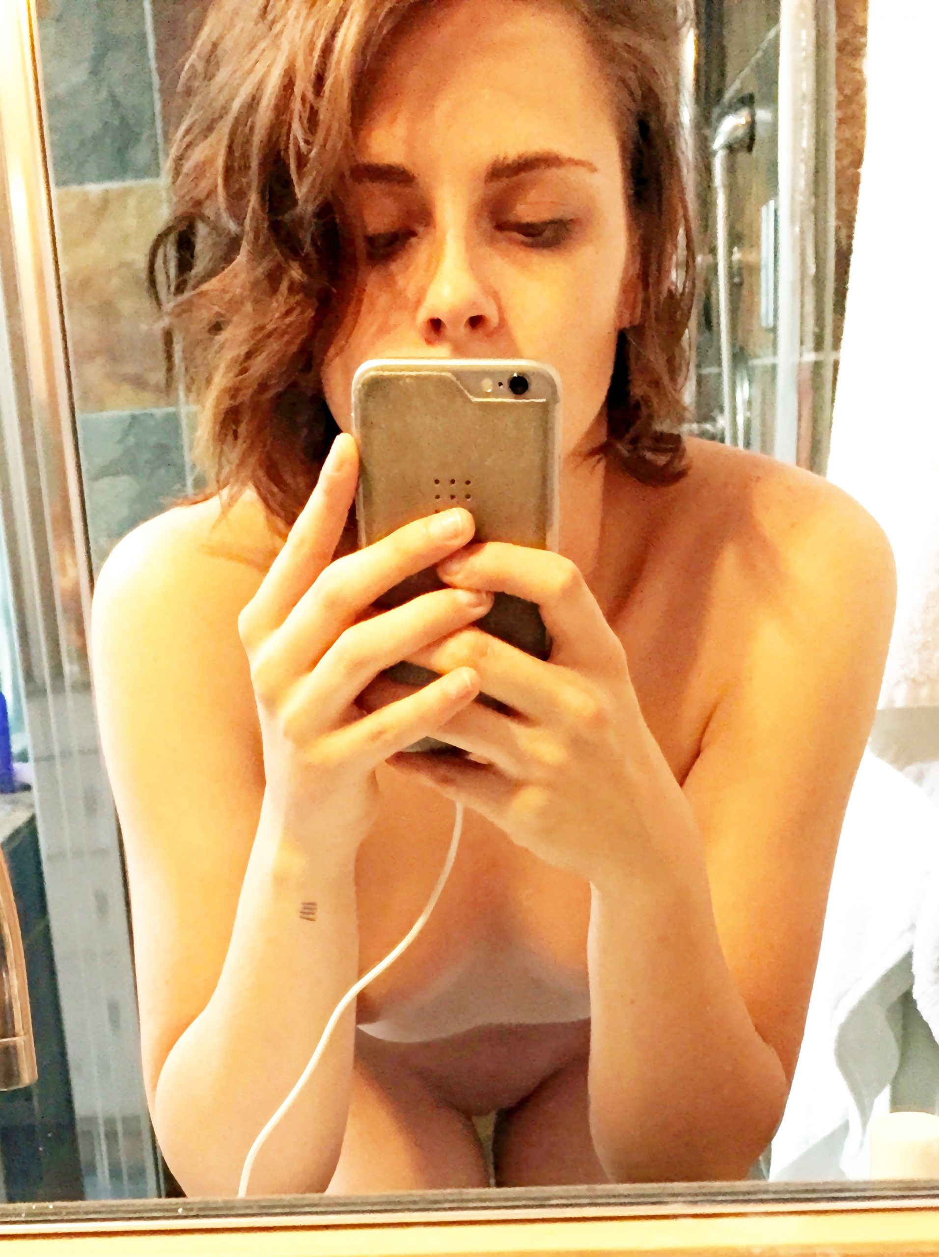 kristen-stewart-new-leaks-thefappening-pro-4-scaled-1 Kristen Stewart's New Leaked Selfie