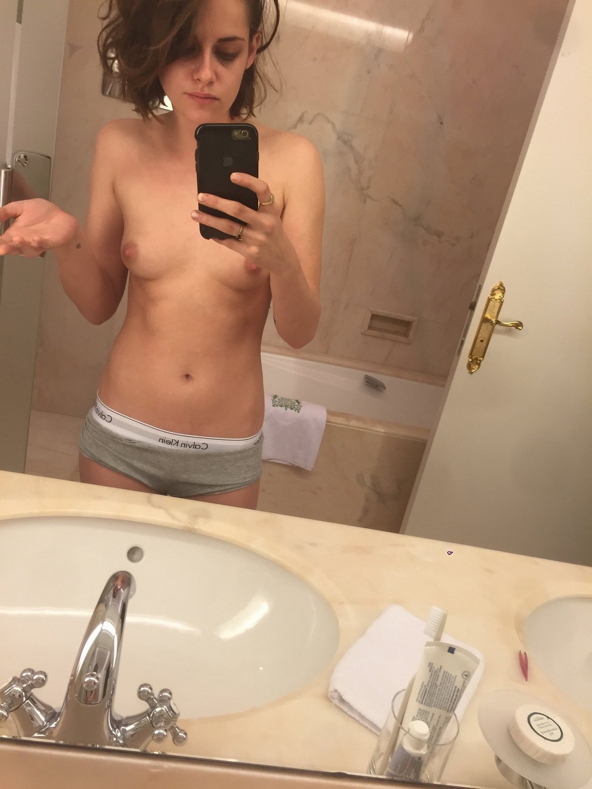 kristen-stewart-nude-leaked-content-2021-thefappening-cfd-27 kristen stewart nude leaked content 2021 thefappening cfd 27