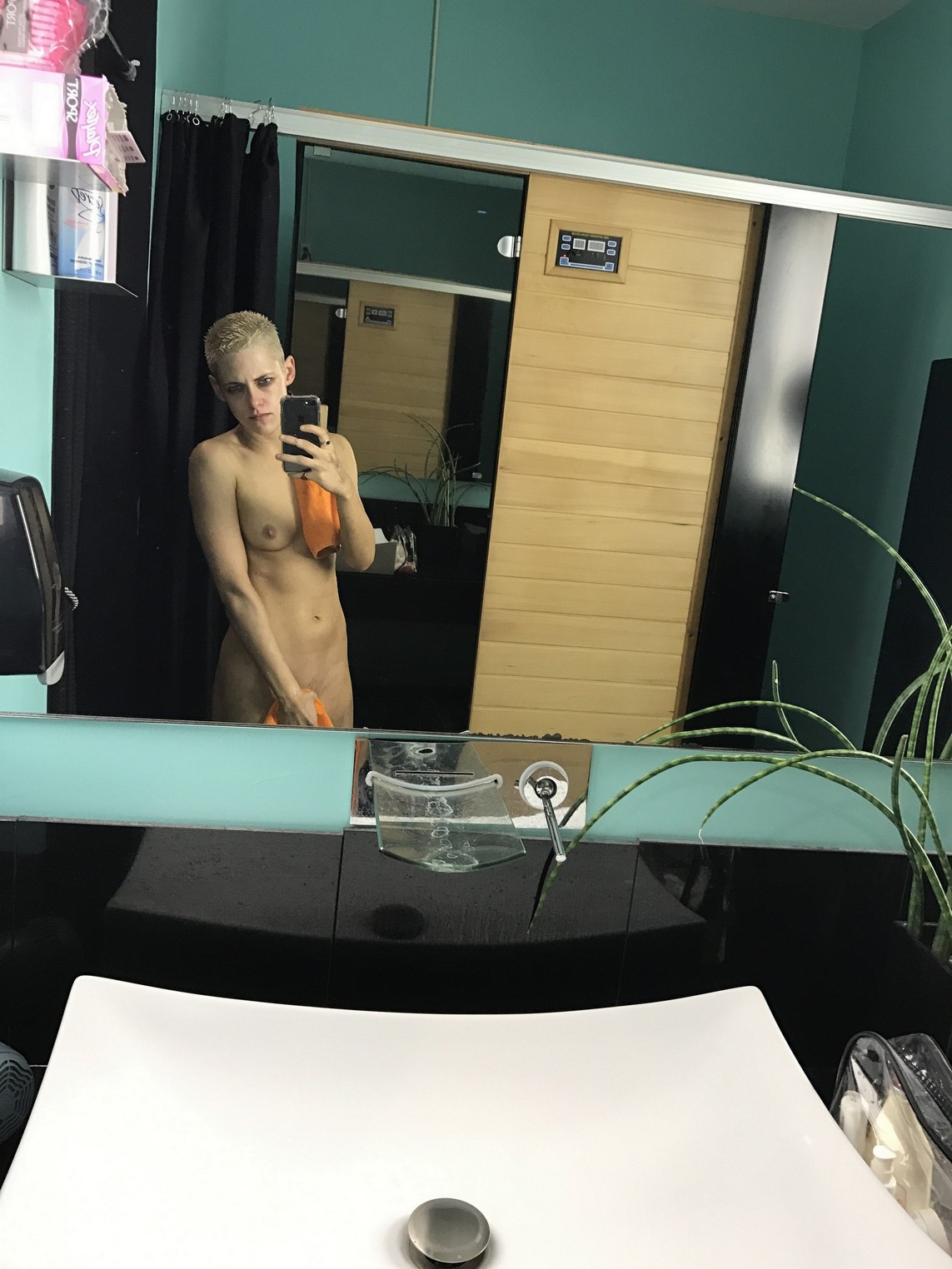 kristen-stewart-nude-leaked-content-2021-thefappening-cfd-35 Kristen Stewart Leaked Selfie