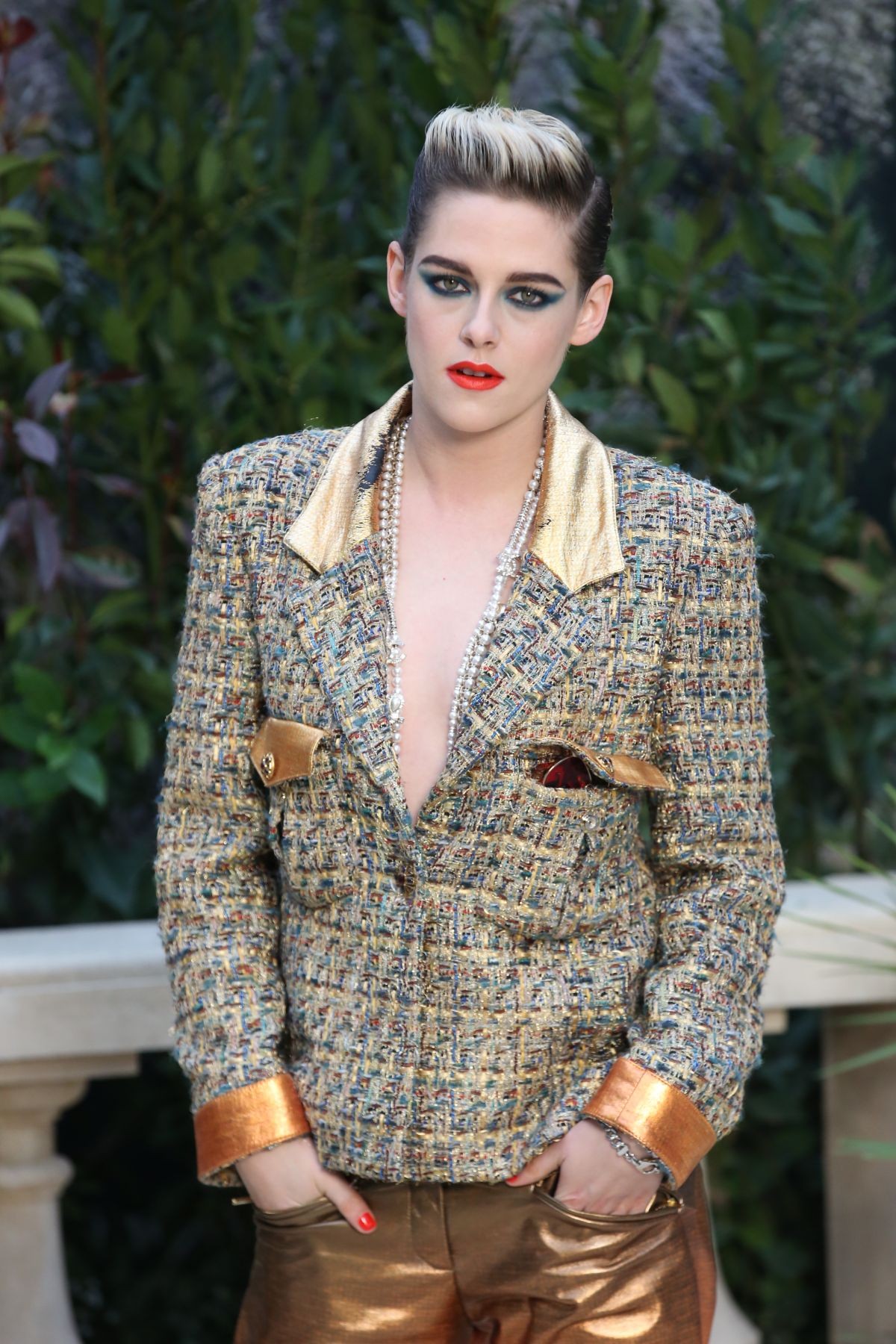 kristen-stewart-sexy-chanel-couture-11 kristen stewart sexy chanel couture 11