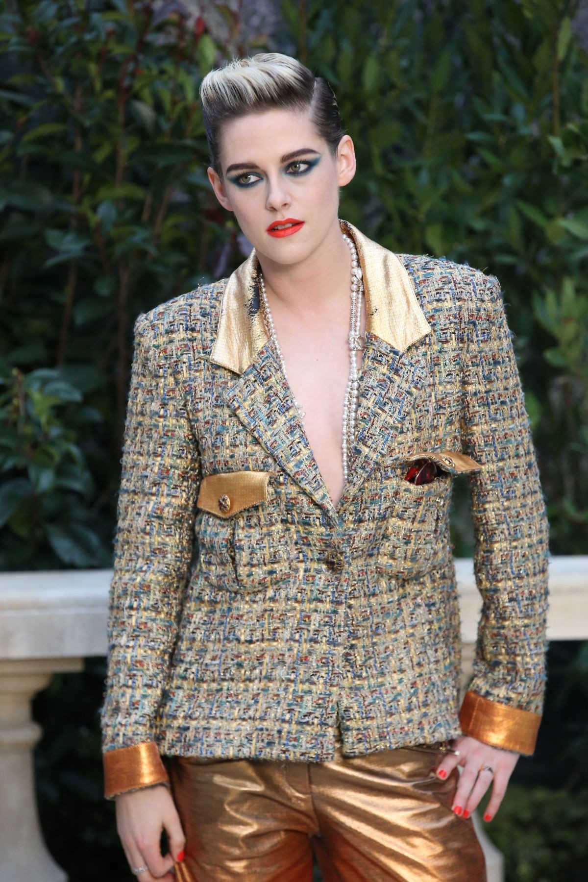 kristen-stewart-sexy-chanel-couture-12 kristen stewart sexy chanel couture 12