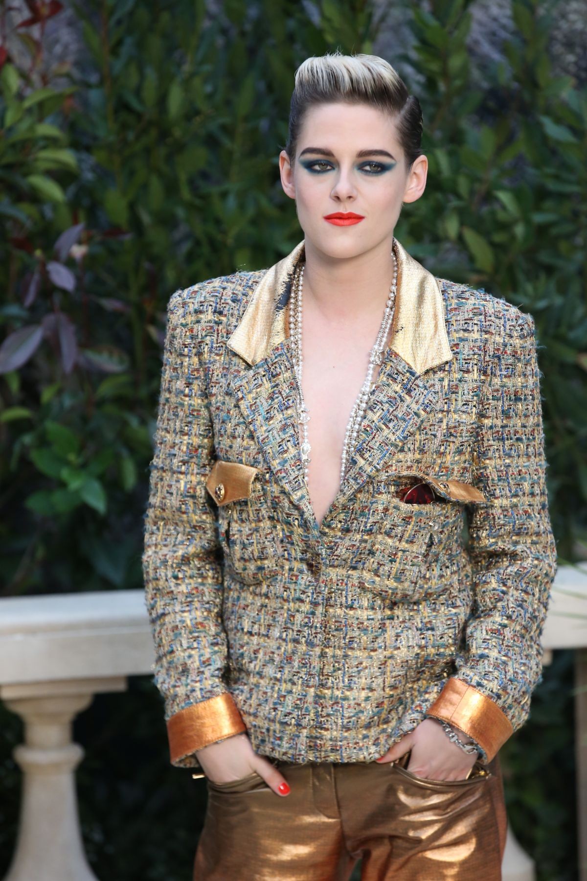 kristen-stewart-sexy-chanel-couture-13 kristen stewart sexy chanel couture 13