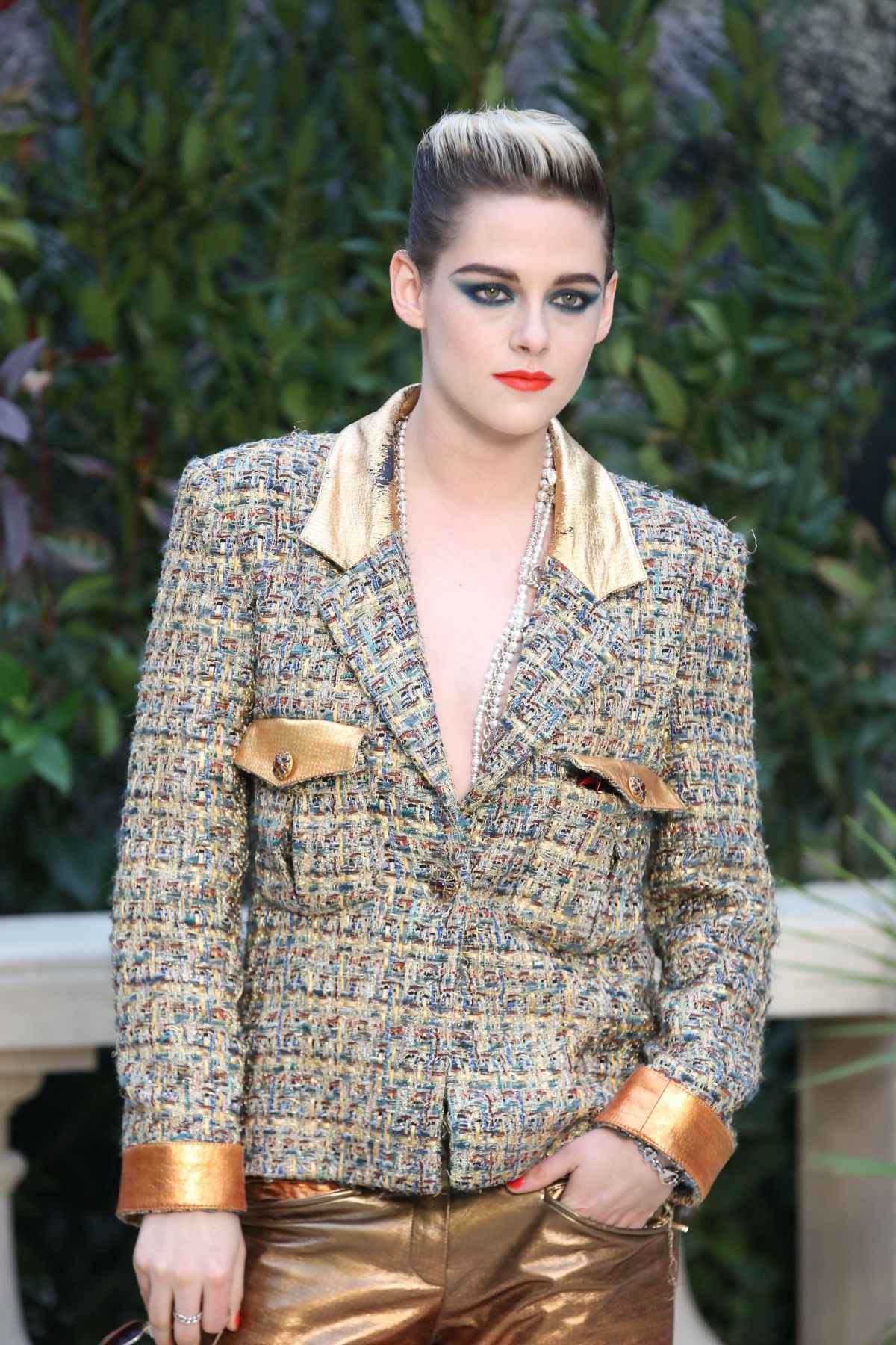 kristen-stewart-sexy-chanel-couture-14 kristen stewart sexy chanel couture 14
