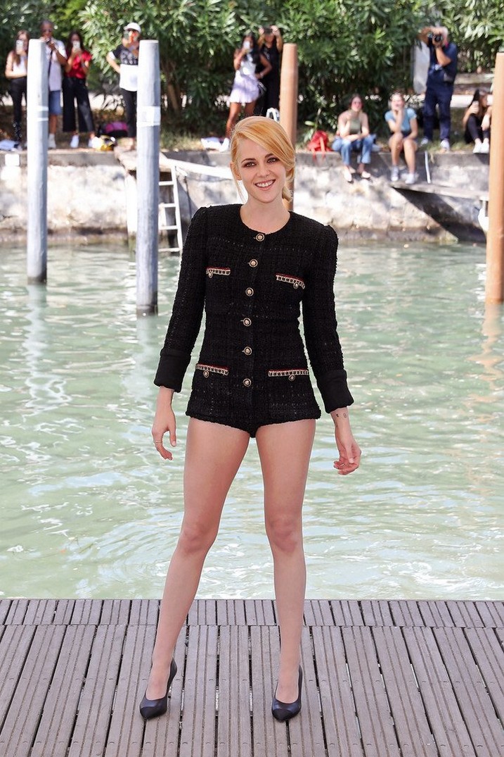 kristen-stewart-sexy-legs-in-venice-thefappening-cfd-5 Kristen Stewart Tiny Shorts