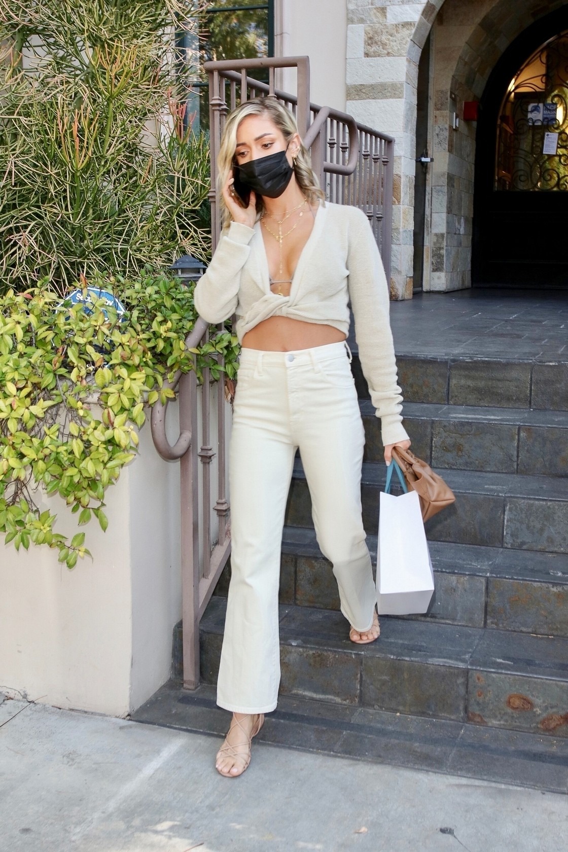 kristin-cavallari-sexy-shopping-look-thefappening-cfd-6 Kristin Cavallari Sexy Shopping Look