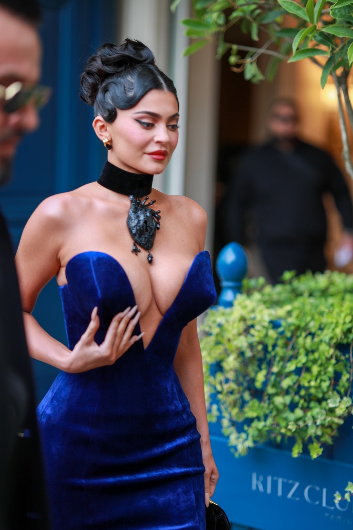 kylie-jenner-cleavage-thefappening-cfd-15 Kylie Jenner Paparazzi