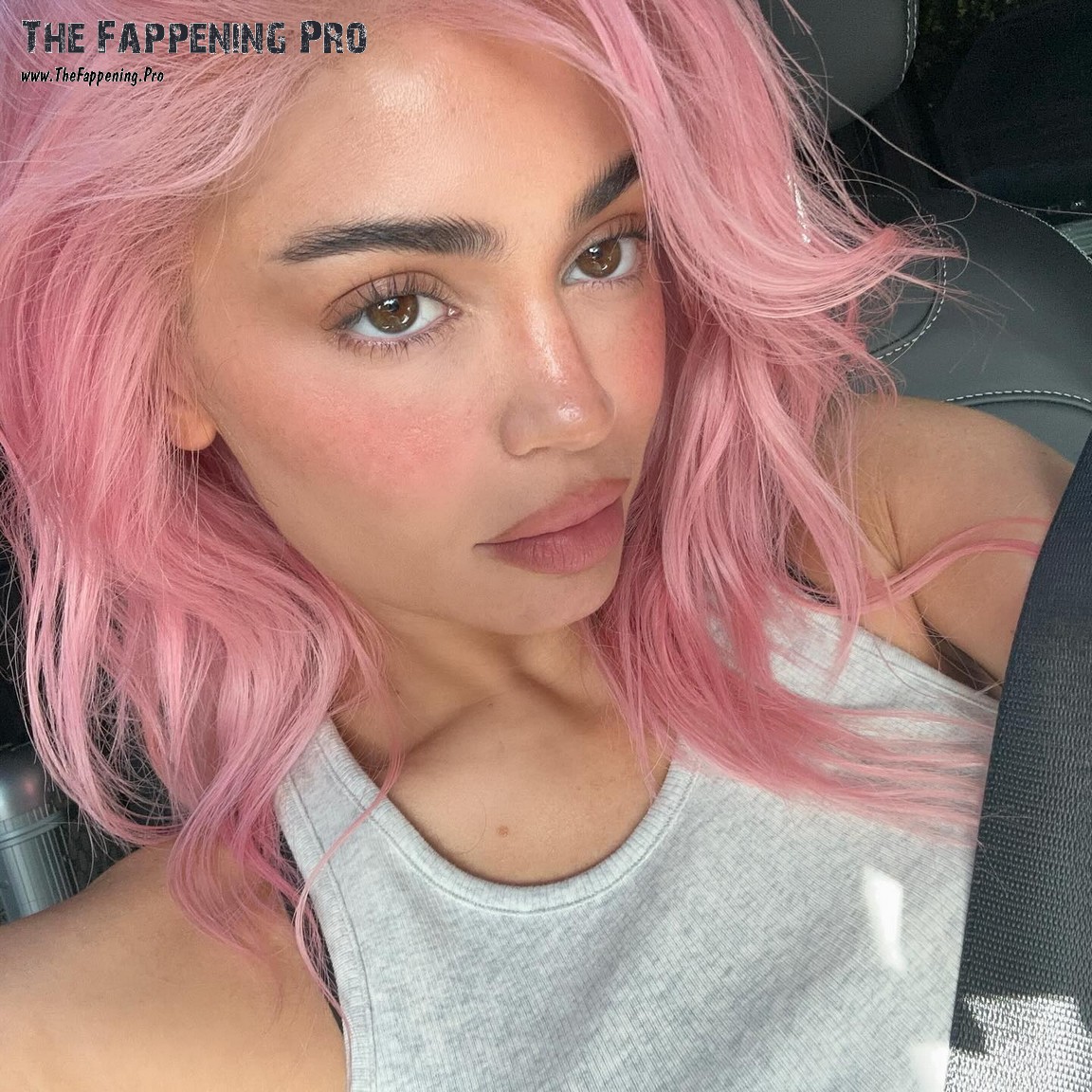 kylie-jenner-sexy-pink-hair-thefappening-cfd-2 Kylie Jenner Selfie