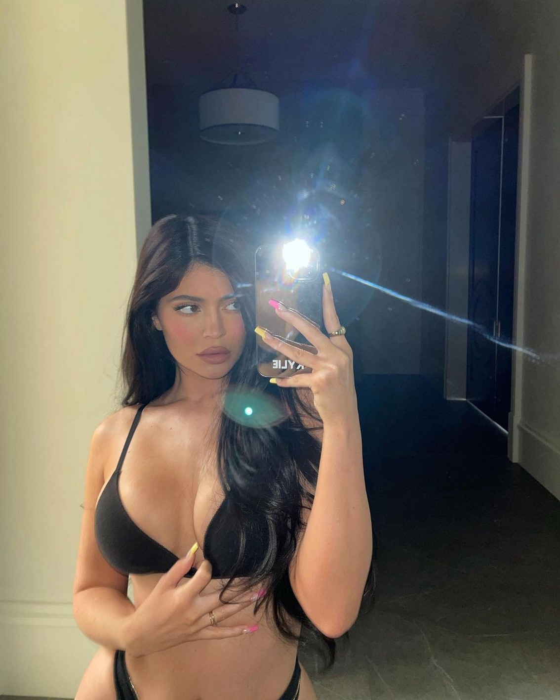 kylie-jenner-sexy-selfie-thefappening-cfd-1 Kylie Jenner Hot
