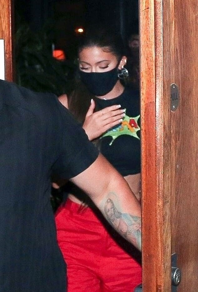 kylie-jenner-was-seen-with-a-girlfriend-in-west-hollywood-thefappening-cfd-5 kylie jenner was seen with a girlfriend in west hollywood thefappening cfd 5