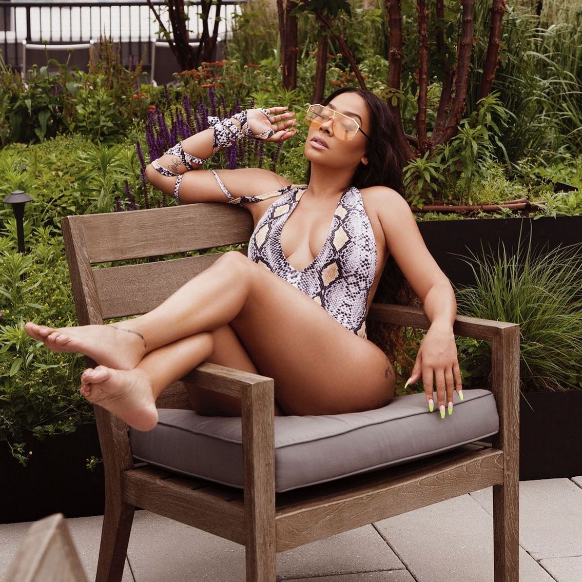 la-la-anthony-show-off-her-curved-body-in-sexy-bikini-thefappening-cfd-20 La La Anthony Feet