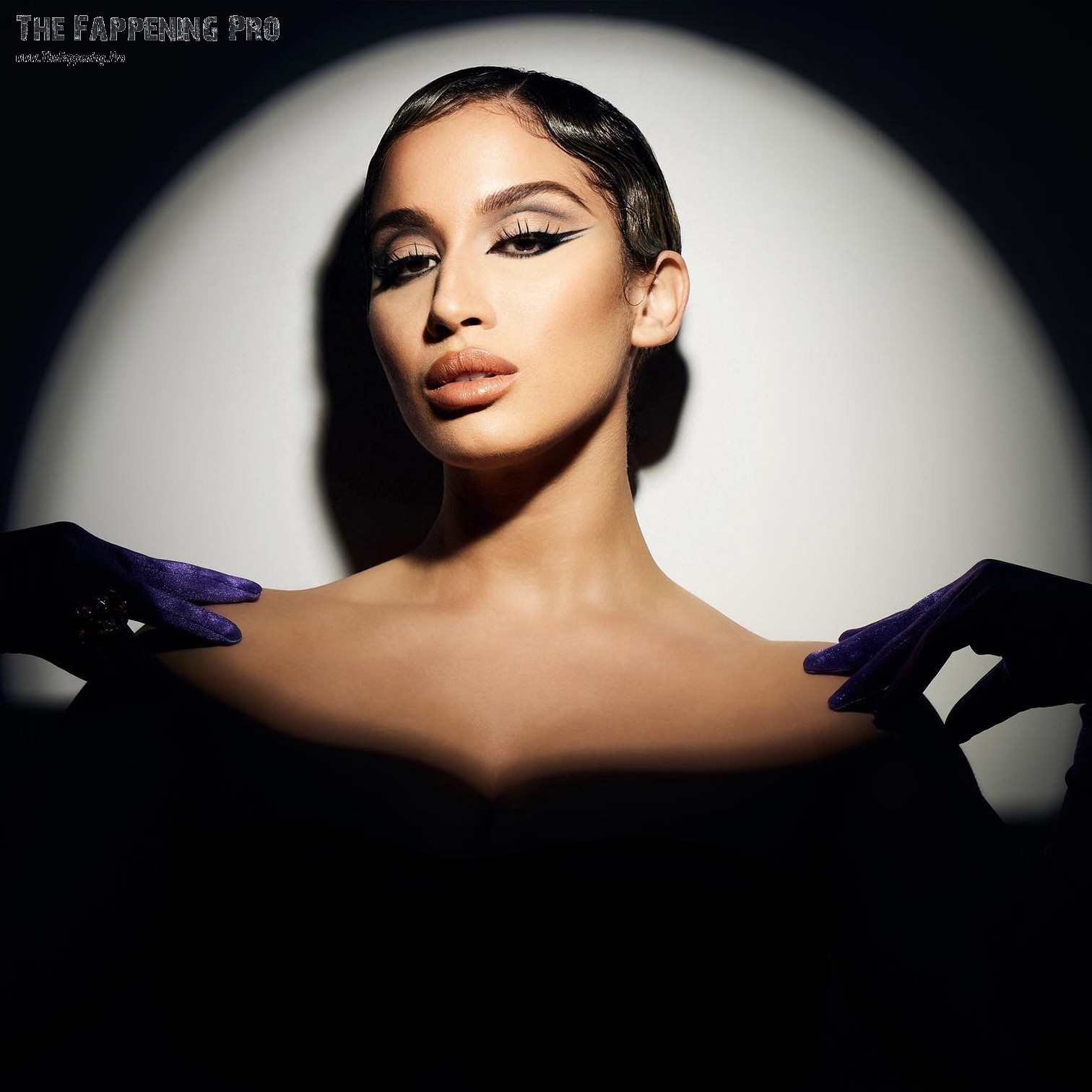 la-zarra-nude-sexy-thefappening-cfd-12 La Zarra Topless Covered