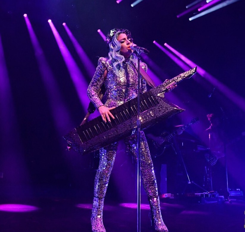 lady-gaga-sexy-enigma-show-7 lady gaga sexy enigma show 7