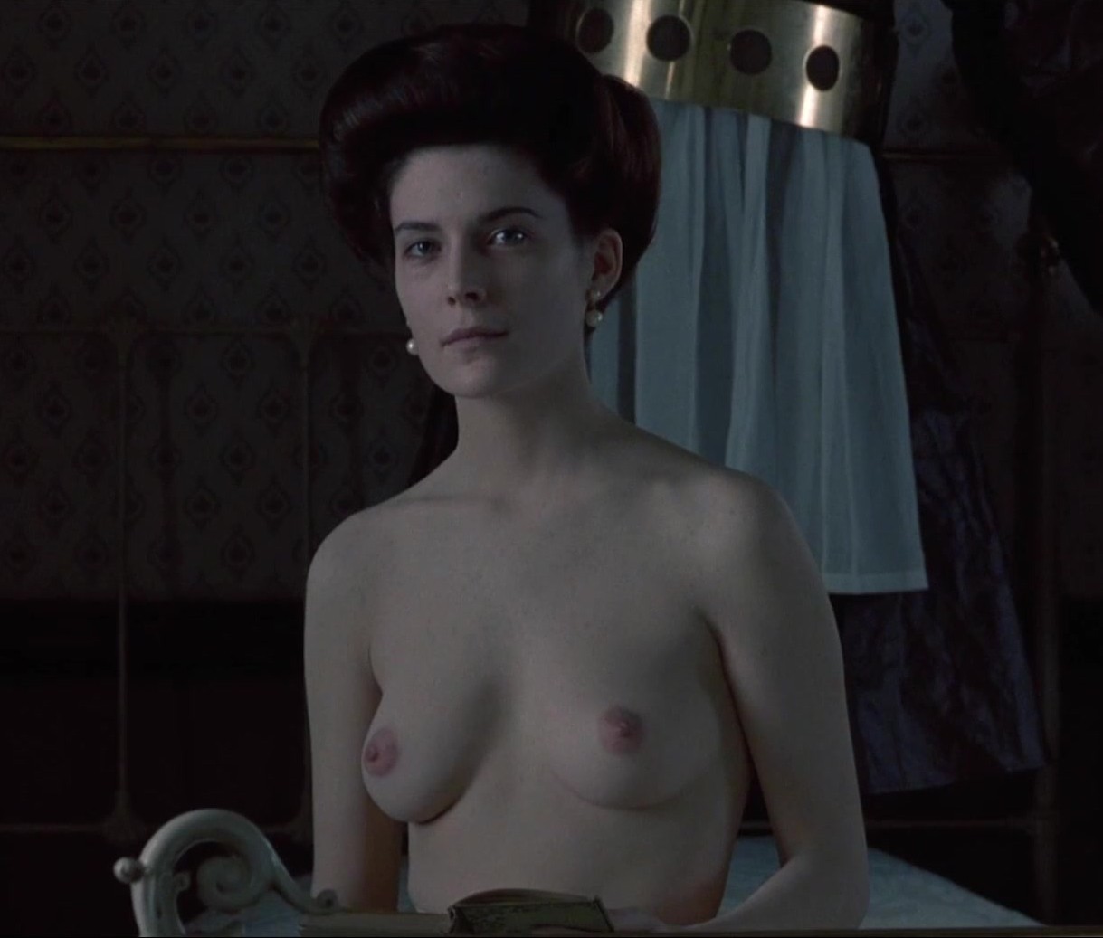 lara-flynn-boyle-exhibited-naked-pics-1 Lara Flynn Boyle Exhibited Topless Pics