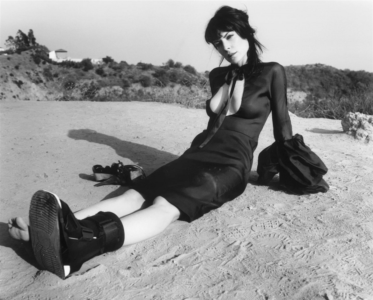 lara-flynn-boyle-explicit-sexy-images-17 lara flynn boyle explicit sexy images 17