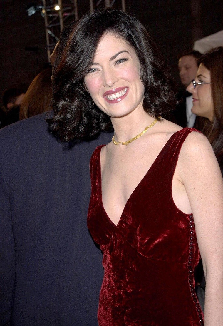 lara-flynn-boyle-explicit-sexy-images-23 lara flynn boyle explicit sexy images 23
