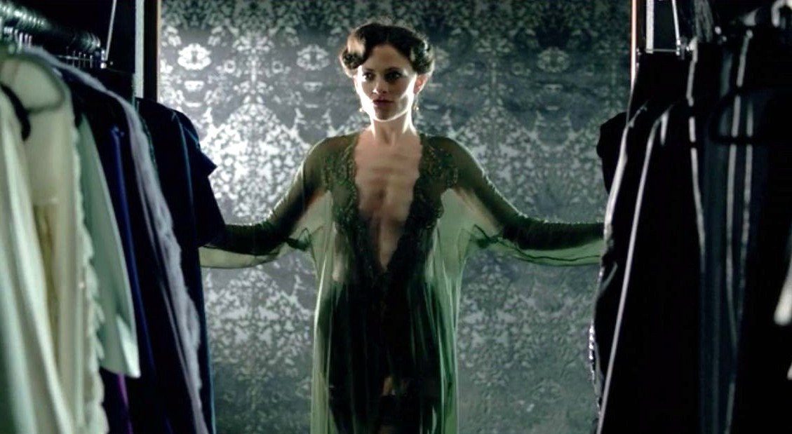 lara-pulver-nude-sexy-22 lara-pulver-nude-sexy-22
