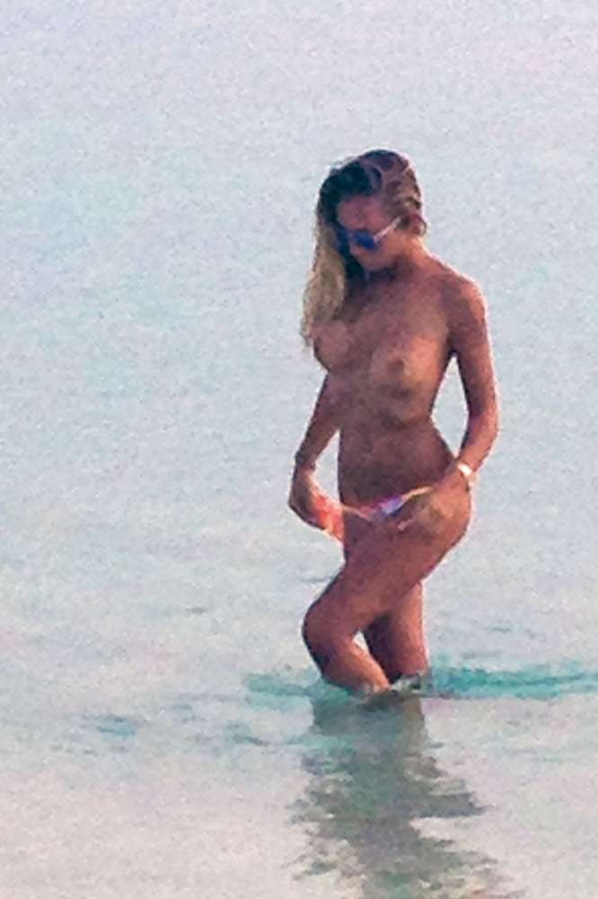 laura-cremaschi-nude-topless-10 laura cremaschi nude topless 10