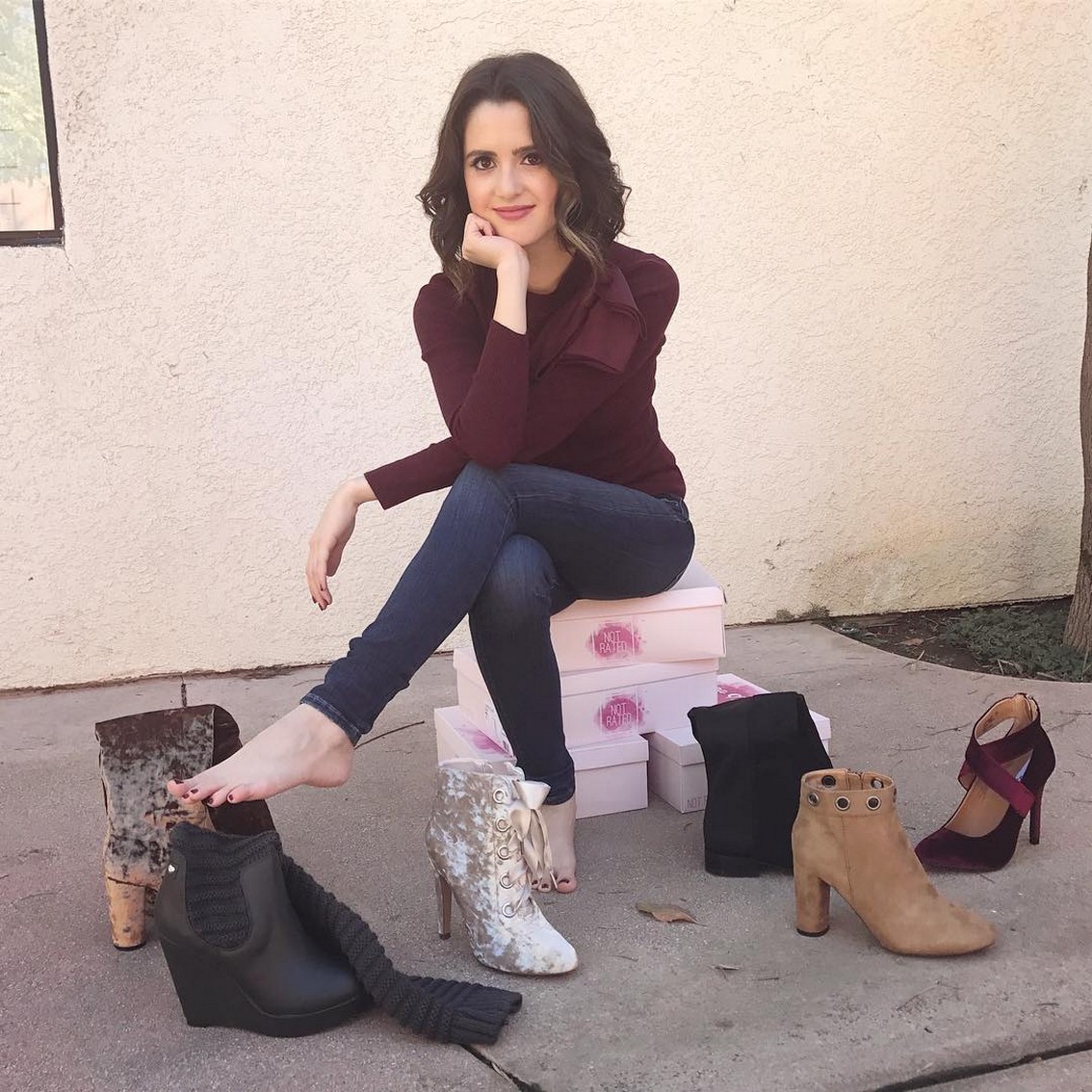 laura-marano-feet-thefappening-cfd-1 Laura Marano Bare Feet