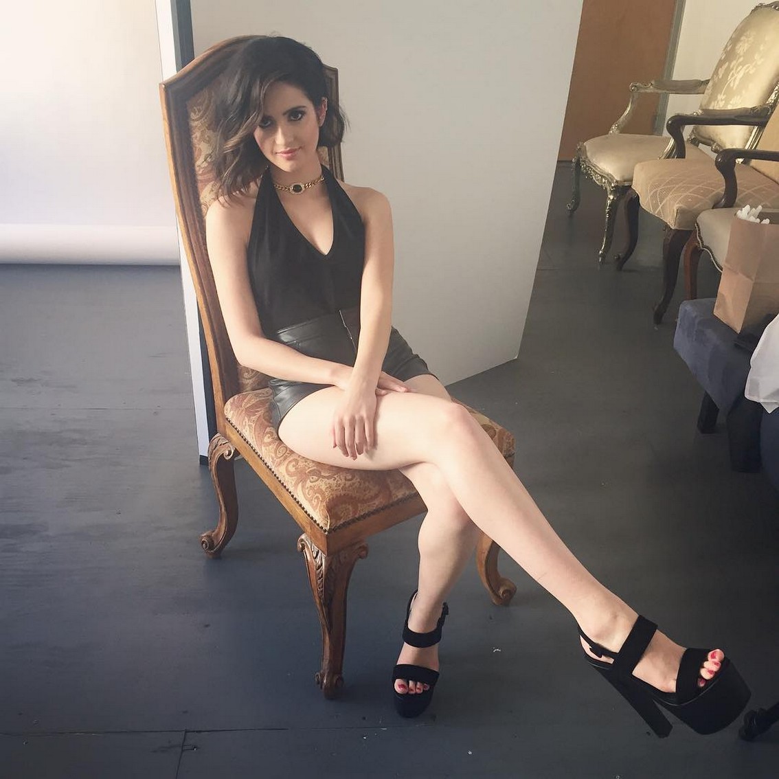 laura-marano-feet-thefappening-cfd-2 Laura Marano Feet