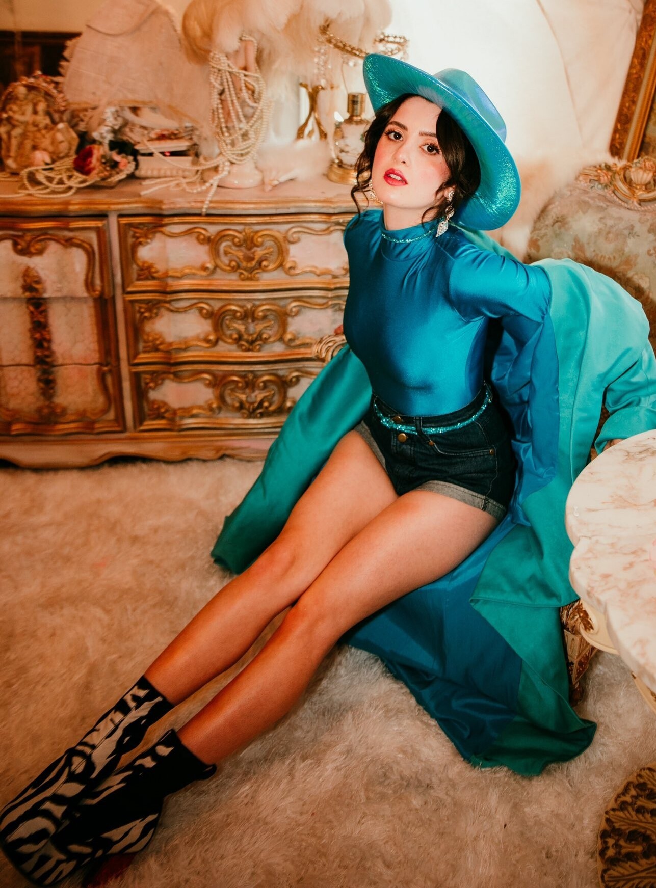 laura-marano-leggy-thefappening-cfd-6 Laura Marano Legs