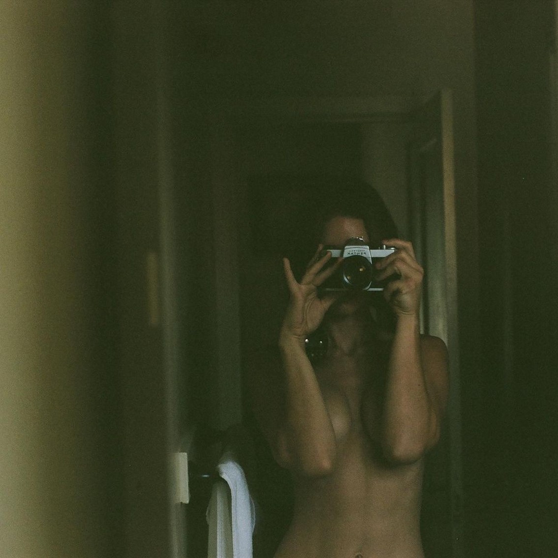 lauren-bonner-topless-thefappening-cfd-3 Lauren Bonner Leaked Selfie