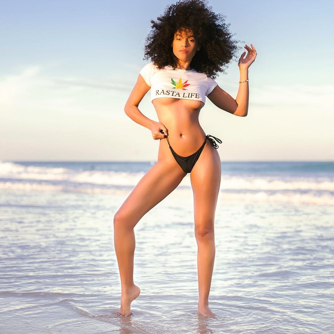 leila-depina-topless-sexy-17 Leila Depina Underboobs