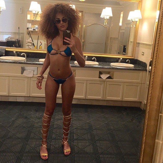 leila-depina-topless-sexy-7 Leila Depina Selfie