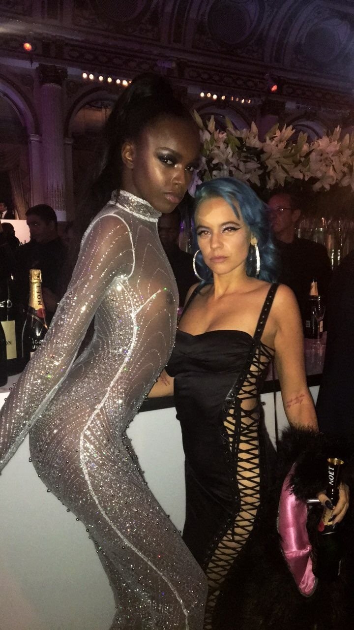 leomie-anderson-topless-tiny-tits-17 leomie anderson topless tiny tits 17