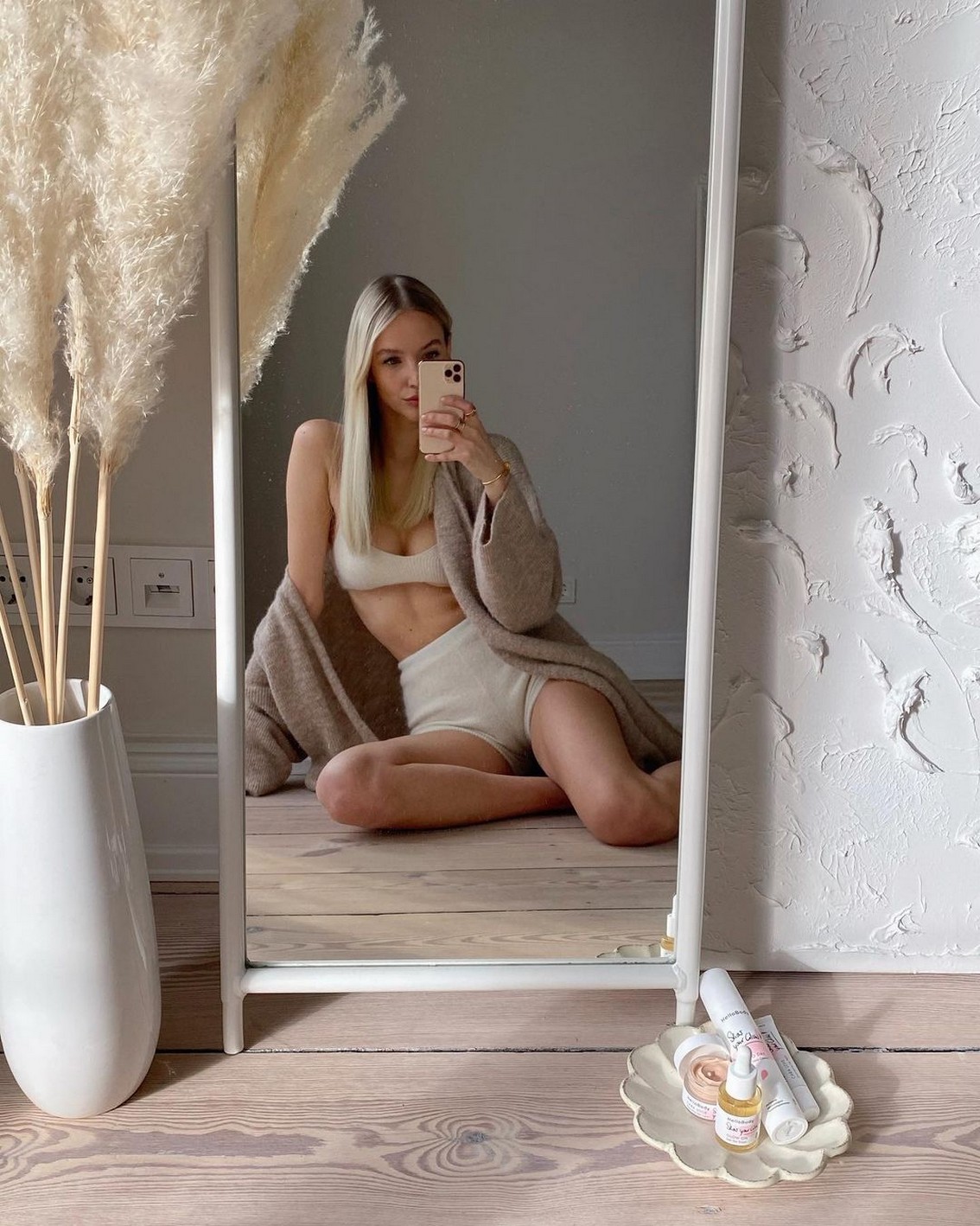 Leonie Hanne Selfie