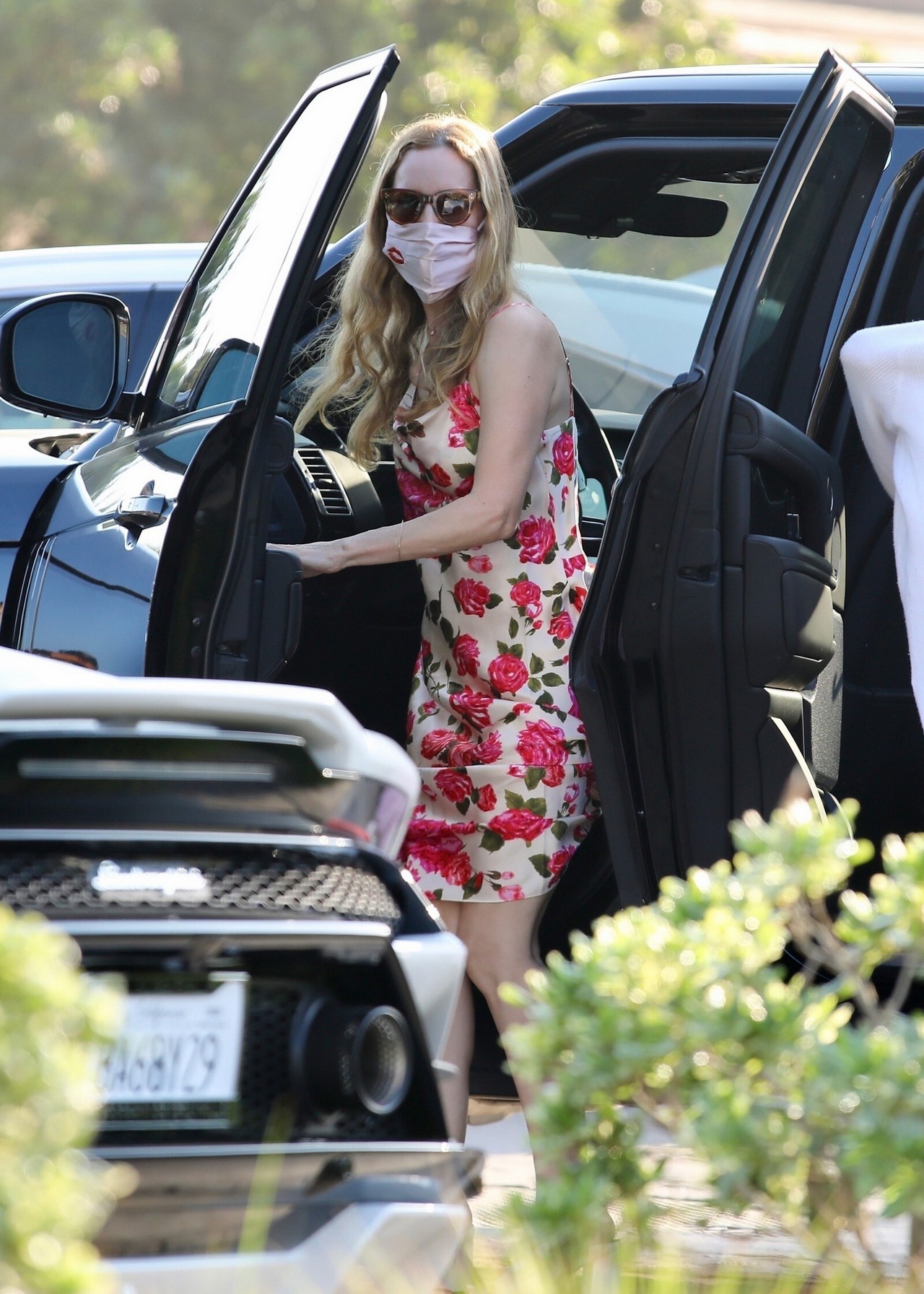 leslie-mann-upskirt-and-braless-thefappening-cfd-5 leslie mann upskirt and braless thefappening cfd 5