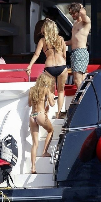 lila-grace-hot-teen-model-in-a-bikini-thefappening-cfd-2 Lila Grace Tight Bikini Ass
