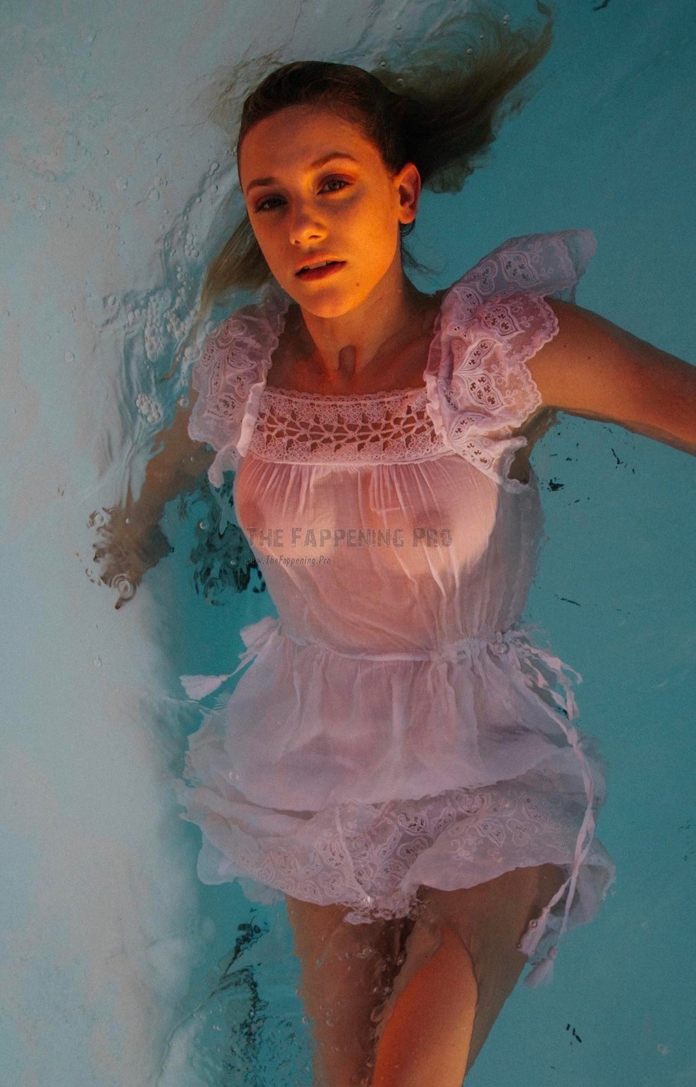 lili-reinhart-tits-thefappening-cfd-1-1 Lili Reinhart