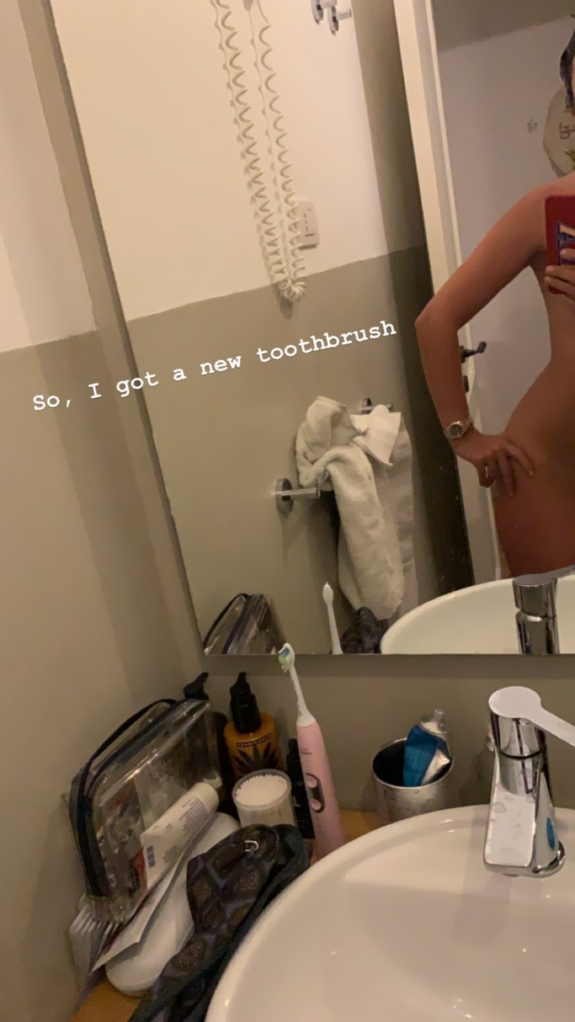 lily-allen-nude-selfie-1 Lily Allen Nude Selfie