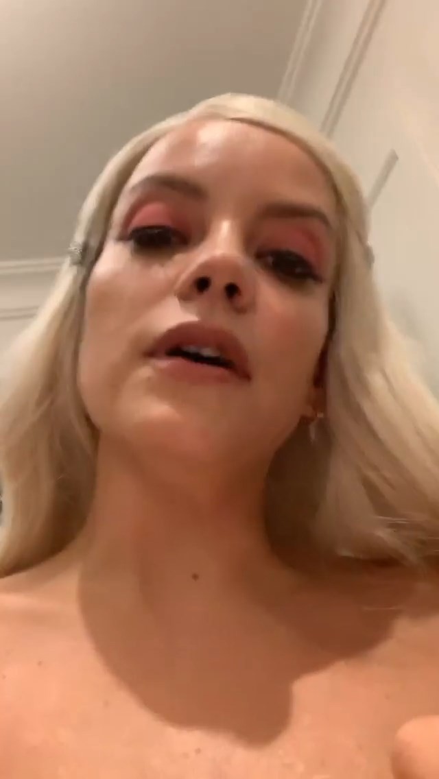 lily-allen-tits-nude-19 lily allen tits nude 19