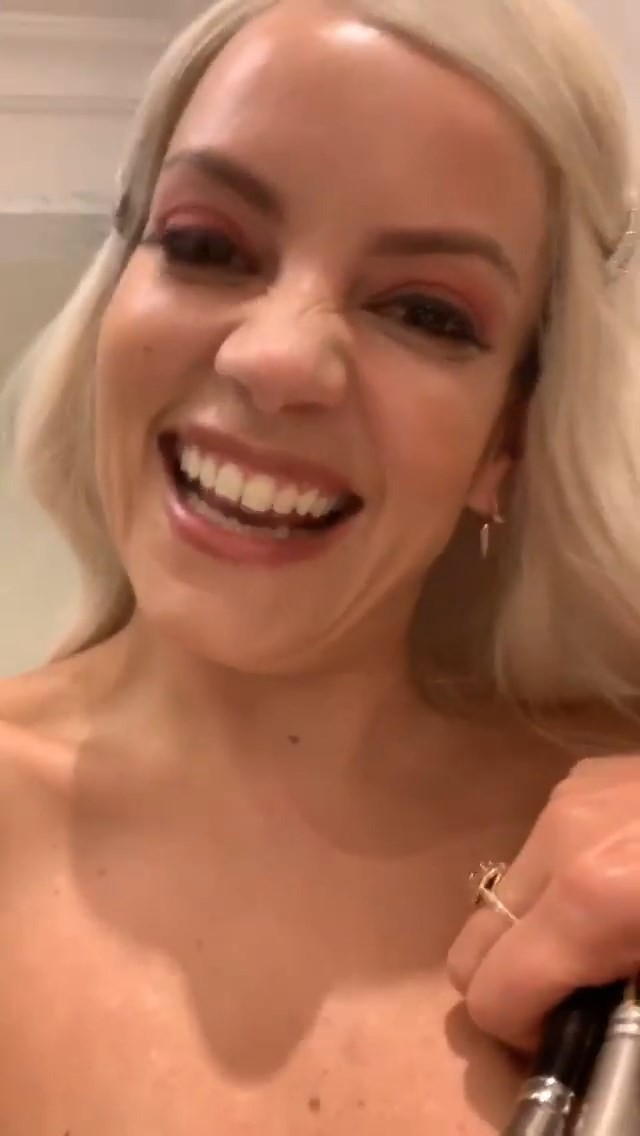 lily-allen-tits-nude-21 lily allen tits nude 21