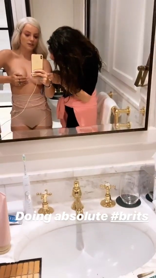 lily-allen-tits-nude-24 lily allen tits nude 24